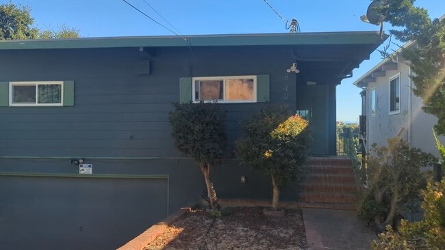 Building Photo - 8427 Outlook Ave Rental