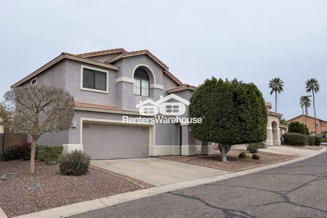 Building Photo - Modern comfort in the gated community of Villas at Red Mountain!