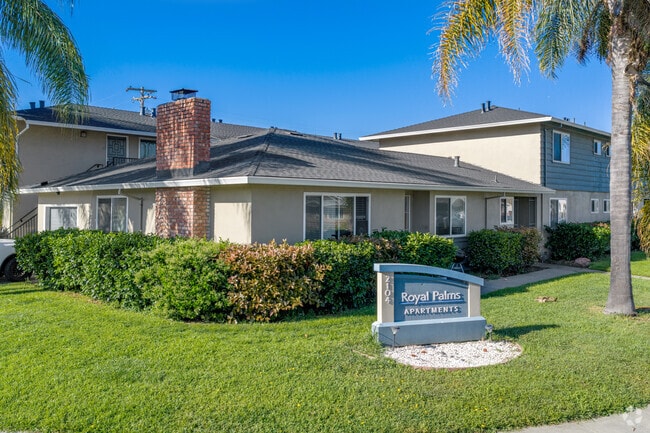 Photo - Royal Palms Apartments