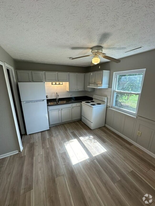 Building Photo - 8821 MB Unit 8825 Rental