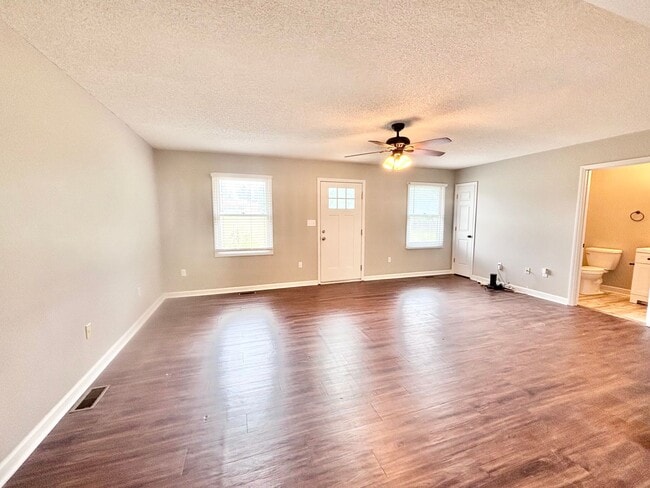 Photo - 8310 Prince Edward Rd
