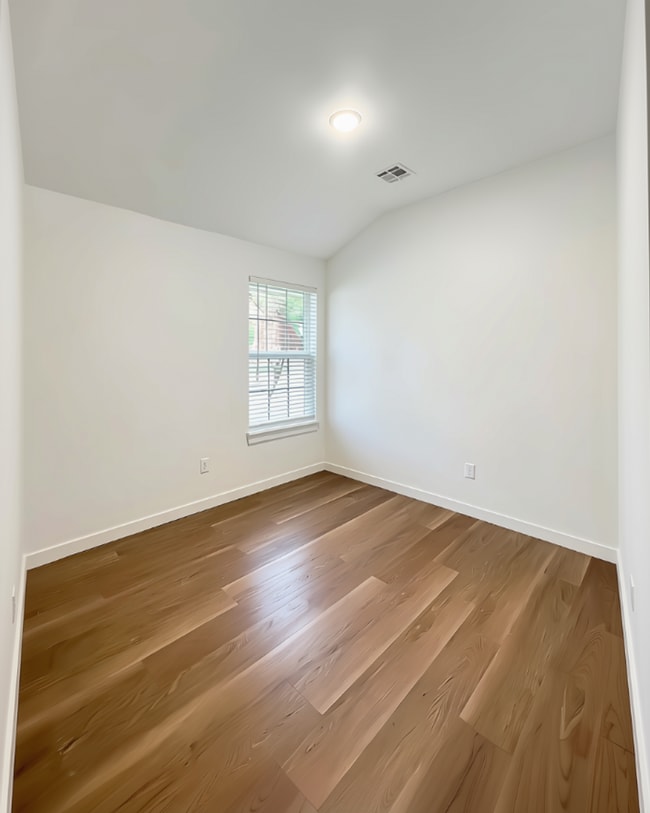 Photo - 805 SW Summit Ave