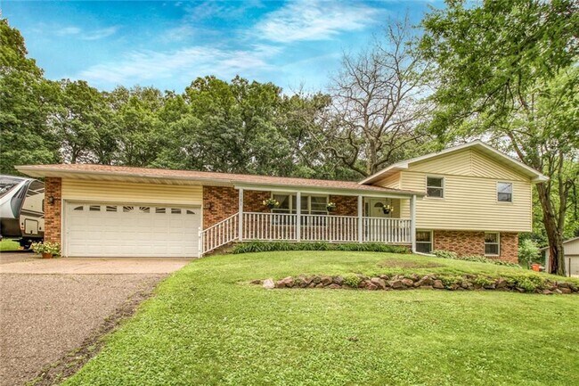 Photo - Large 4 Bedroom, 2 Bathroom Home in Altoona, WI - Available June 1st!