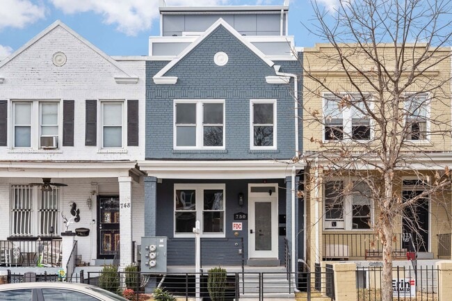 Building Photo - 750 19th St NE