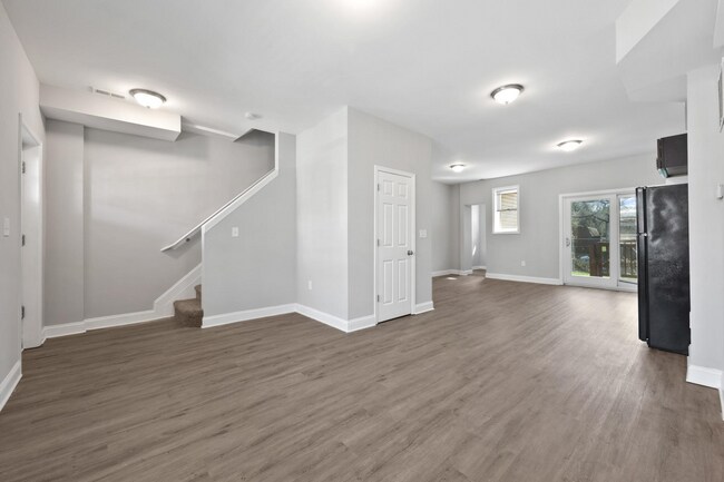 Photo - 665 Dumbarton Ave