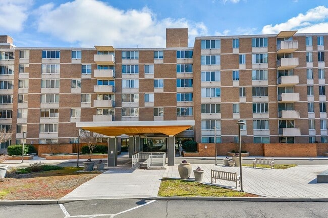 Photo - Great 2 Bedroom 2 Bath in Van Ness DC!
