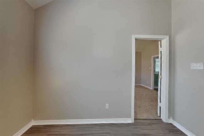 Photo - 5219 Whitebridge Ln