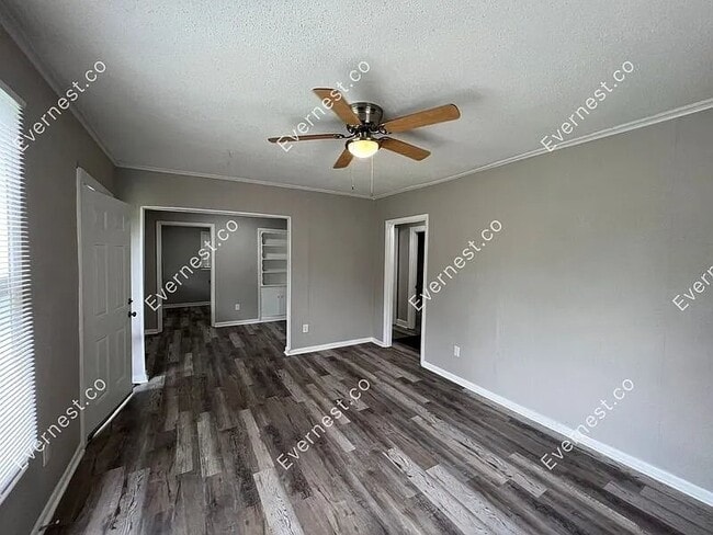 Photo - 1418 Division St