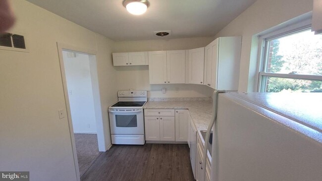 Photo - 627 Biggs Ave