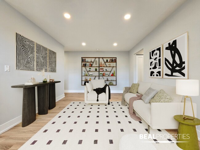 Photo - 530 W Aldine