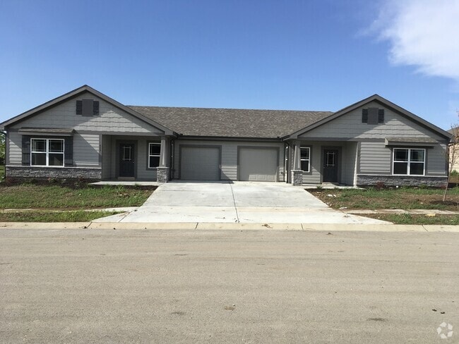 Building Photo - Single Level 2 Bed 1 Car Attached Villa in... Rental
