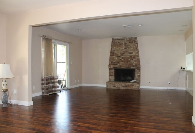 Photo - 1513 Dana Way