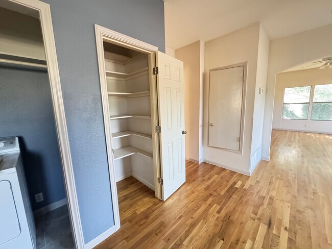 Photo - 709 E Elmira St