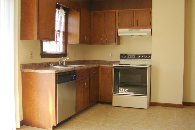 Photo - 33 Elderkin Ave