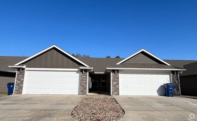 Building Photo - 5326 Hillside136 Rental