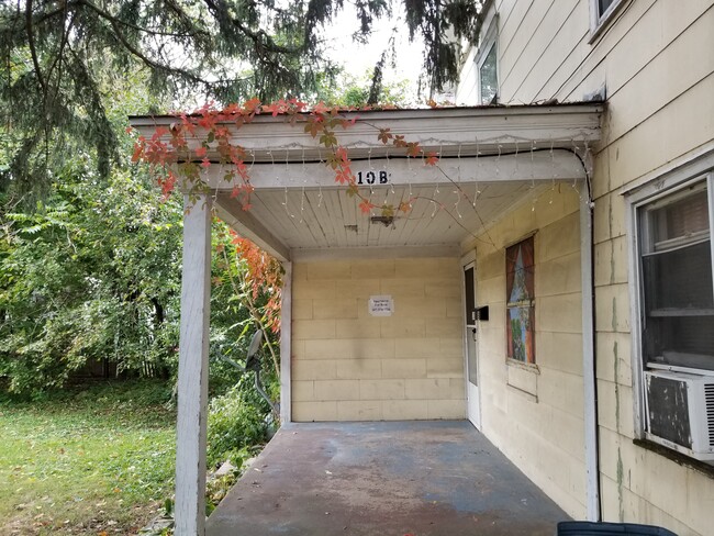 Entrance and side porch - 10 Church St Apartments Unit B