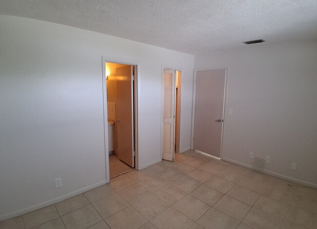 Building Photo - 410 W Palm St Unit 4 palms