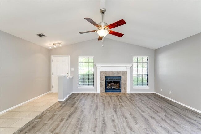 Building Photo - 816 Russet Valley Dr