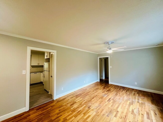 Photo - HINTON AVENUE - 4 Bedroom - Perfect for UN...