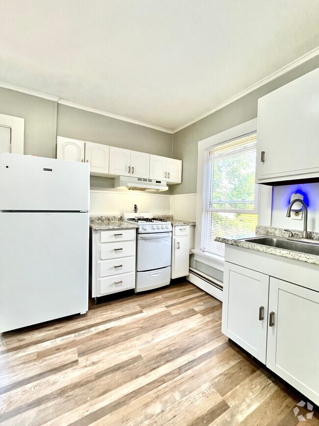 Building Photo - 638 Lisbon St Unit C Rental