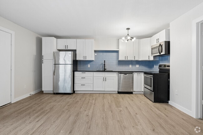 1BR, 1BA - 650SF - Dining Area