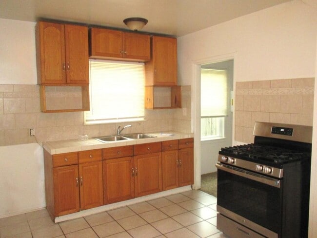 Photo - 630 Calhoun Pl