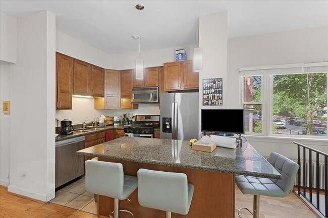 Photo - 429 W Wellington Ave Unit 1A