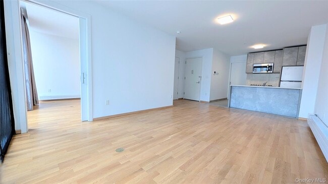 Photo - 23-09 Broadway