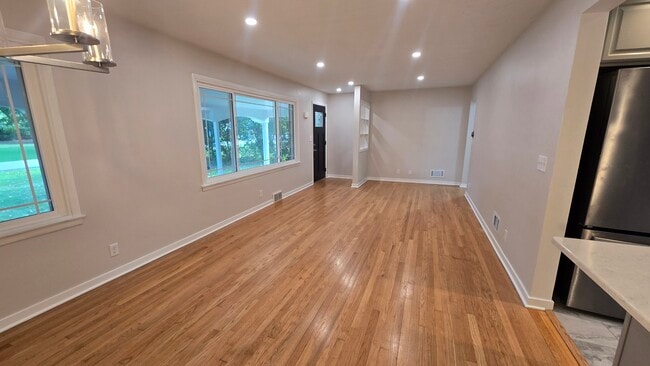 Photo - 675 Verdant Dr