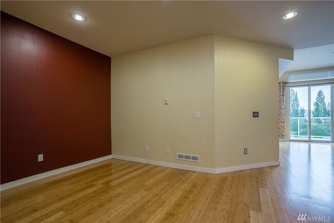 Photo - 3500 E Lake Sammamish Pky SE