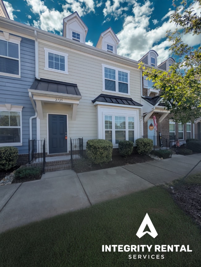 Building Photo - EAUTIFUL NEW 3 Bedroom Townhome in Bonterr...