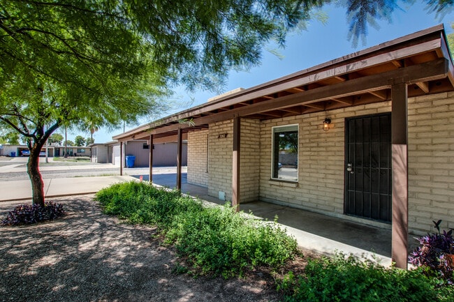 Photo - 3202 S Clinton Ave