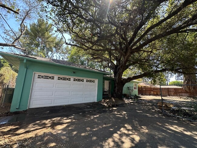 Building Photo - 15722 Parthenia St Rental