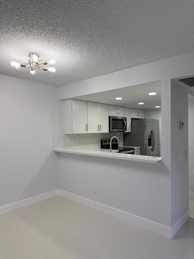 Building Photo - 1041 NW 124th Ave