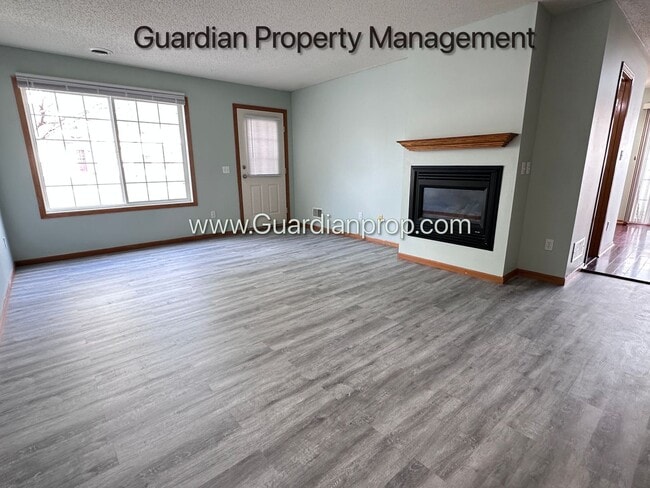 Photo - Apple Valley Corner Unit Town Home W/dedicated Office, 2 Car Garage, Washer/Dryer, Dishwasher