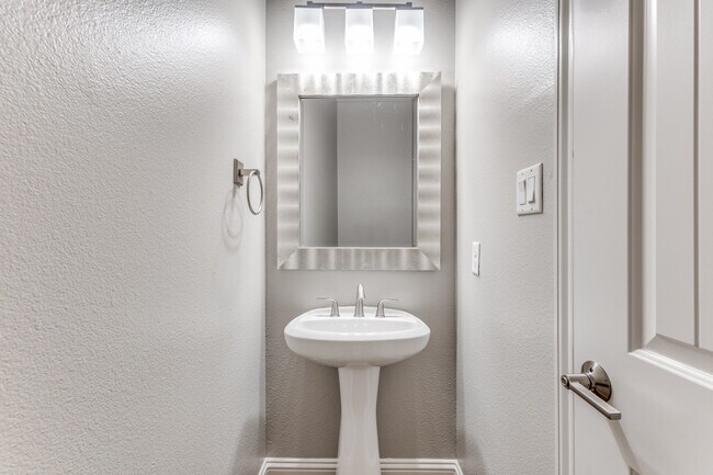 Photo - 3141 Greene Ave