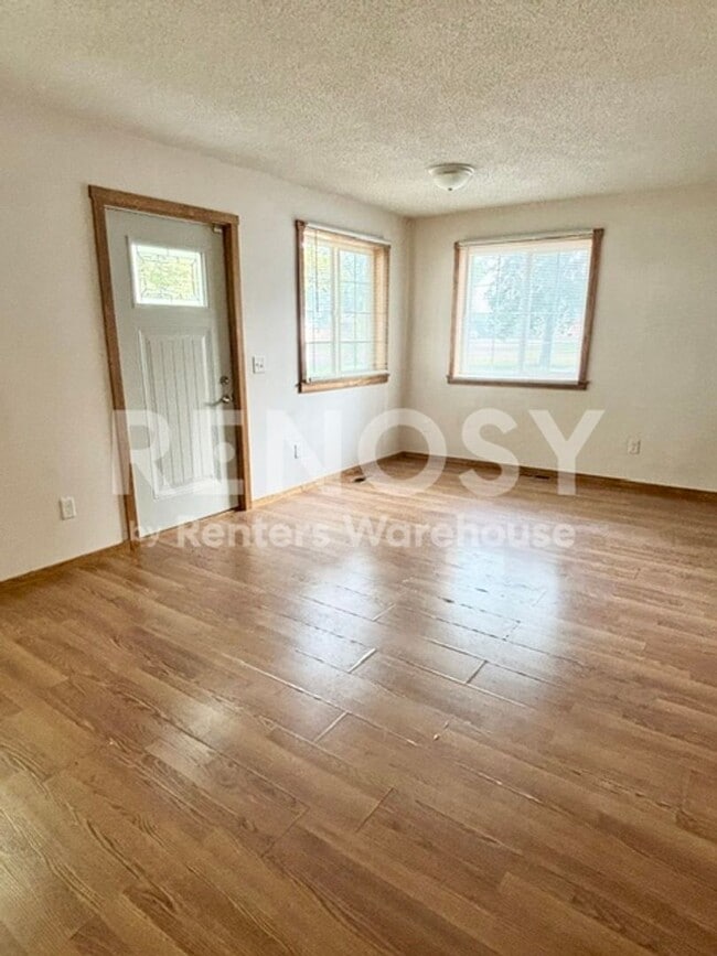 Photo - 403 4th Ave NE
