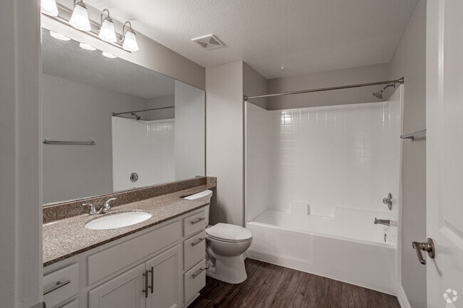 2BR, 2BA - 953SF