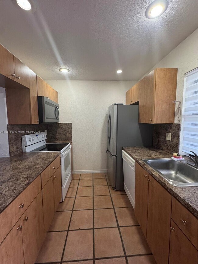 Photo - 10413 NW 3rd St