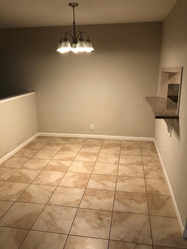 Dining area - 24352 Dover Ln