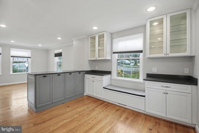 Photo - 4885 S 28th St