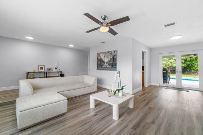 Photo - 1031 SW 11th St Casa