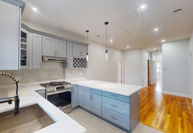 Building Photo - 14 King St Unit 3