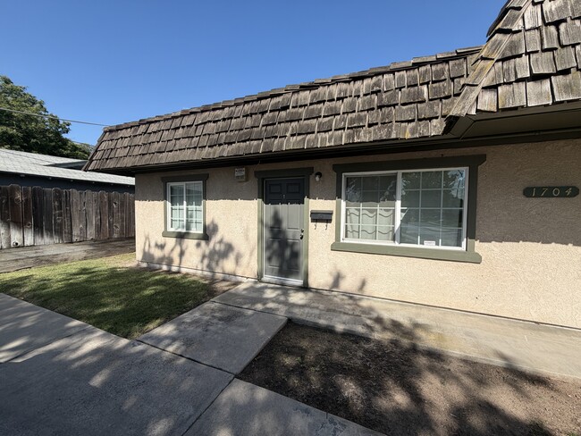 Building Photo - 1704 Rose Ave