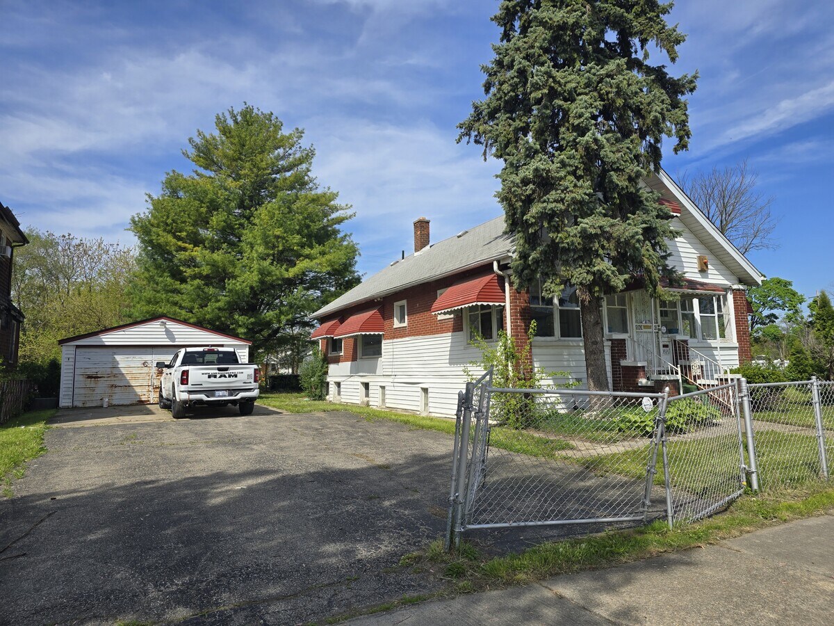 Photo - 9935 Broadstreet Ave House