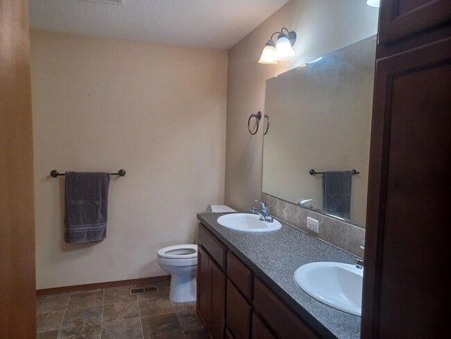 Building Photo - Must-see 4 bedrooms, 3 bath home in Harves...