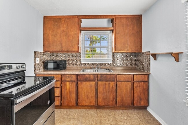 Photo - 319 Moody St