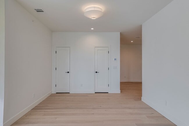 309 W Daggett Ave Unit 205