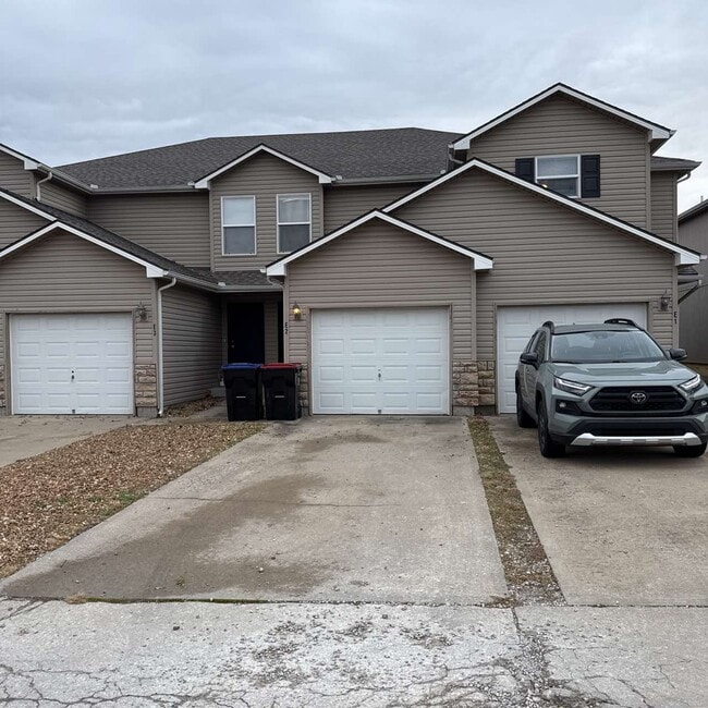 Building Photo - 425 Hawthorne Blvd