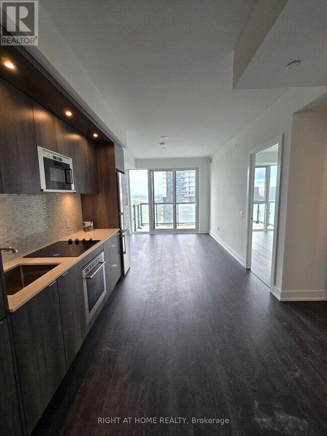 Photo - 30 Inn On The Pk Dr Unit 3311
